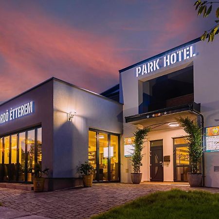 Park Hotel Buek-Buekfuerdo Luaran gambar