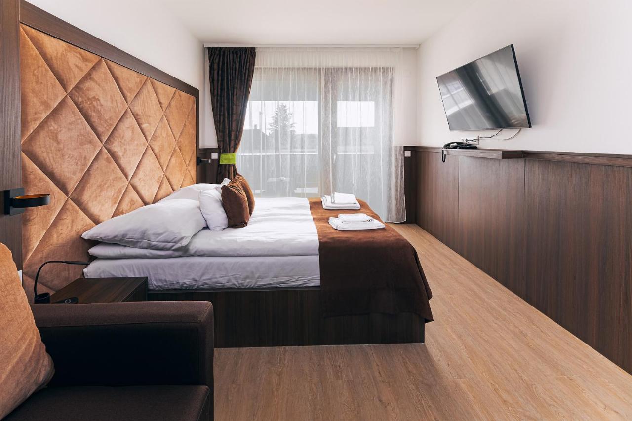 Park Hotel Buek-Buekfuerdo Luaran gambar