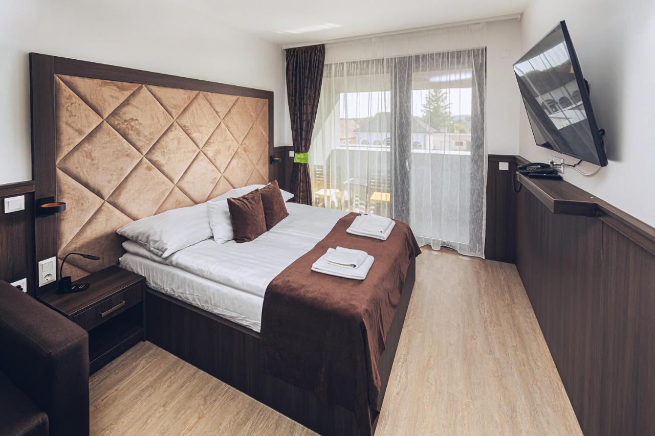 Park Hotel Buek-Buekfuerdo Luaran gambar