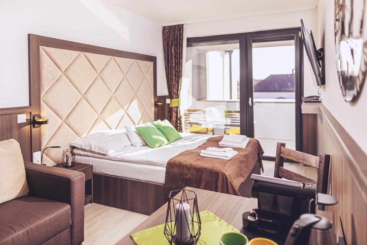 Park Hotel Buek-Buekfuerdo Luaran gambar