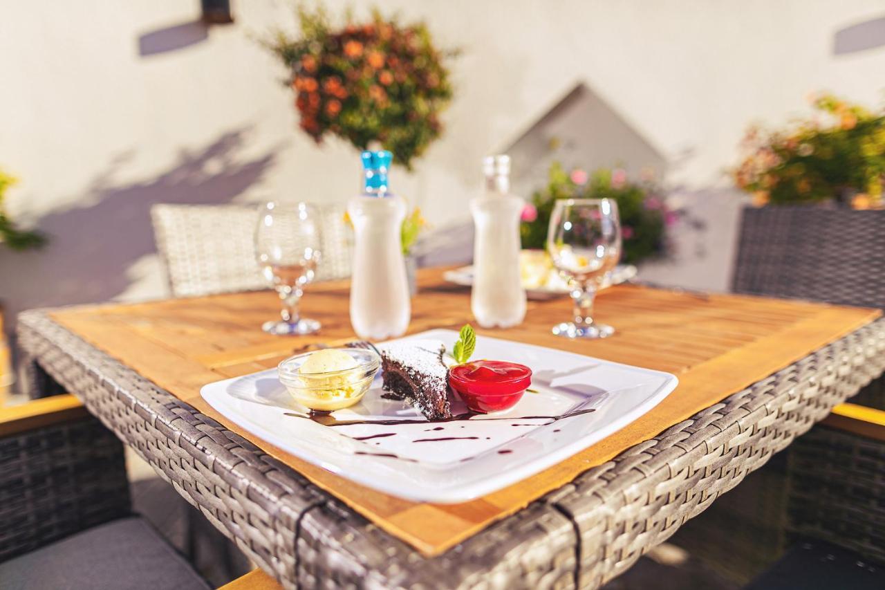 Park Hotel Buek-Buekfuerdo Luaran gambar